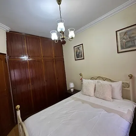 Comfy Old Style 2 Bedrooms - Close Aeroporto Apartment Lissabon