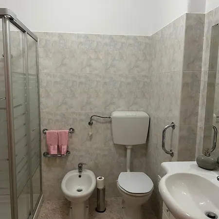 Comfy Old Style 2 Bedrooms - Close Aeroporto Apartment *